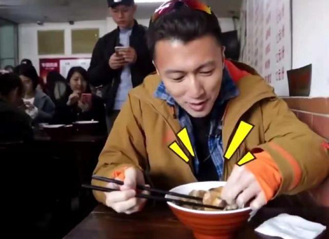 女童酒店误食蟑螂药这是一个非常严重的情况，需要立即采取行动。如果女童已经误食了蟑螂药，请立即进行以下步骤